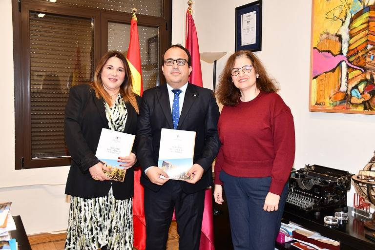secretaria ucm turismo - Cómo comunicarse con la Universidad Complutense de Madrid