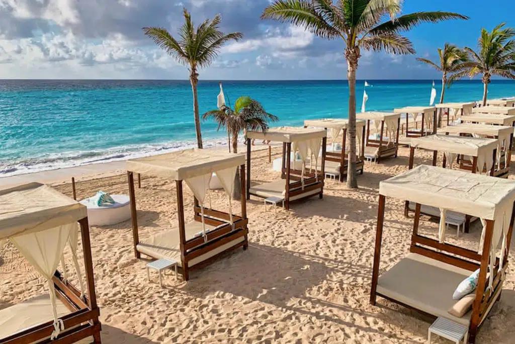 Hoteles con Beach Club: La Experiencia de Lujo en la Playa - Cómo es un club de playa hoteles de turismo beach club - Cómo es un club de playa
