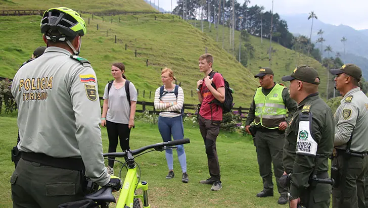 policia de turismo cali - Cómo llamar a la policía en Cali
