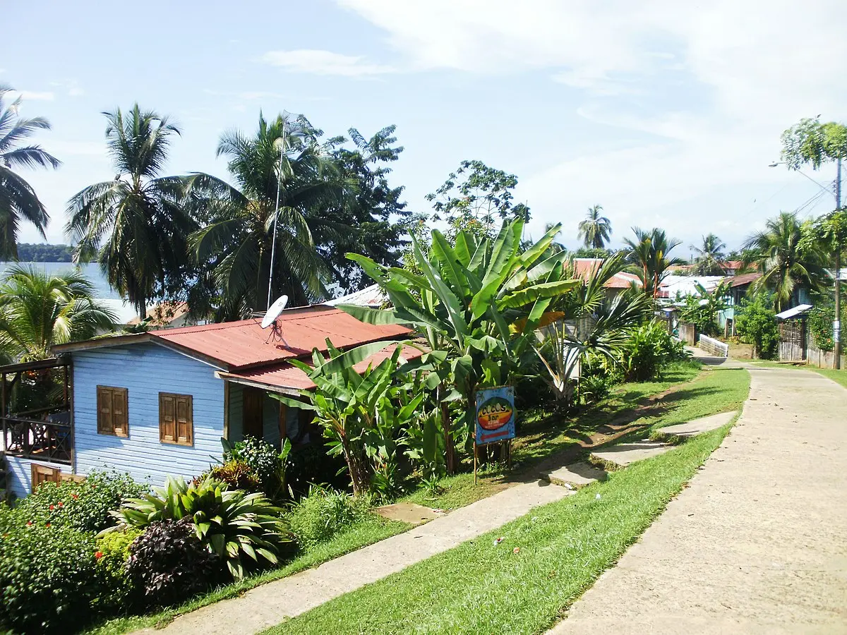 <b>Parque Nacional Marino Isla Bastimentos:</b> La guía definitiva para tu visita - Cómo moverse por bastimentos parque isla bastimentos turismo - Cómo moverse por bastimentos