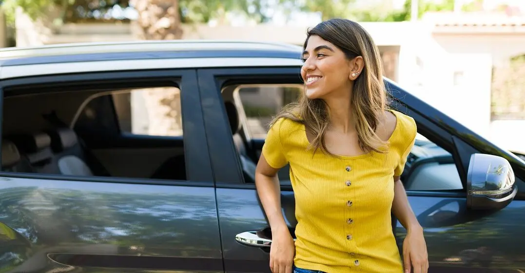 frente parte superior y lateral de carro turismo - Cómo se llama la parte delantera de un vehículo