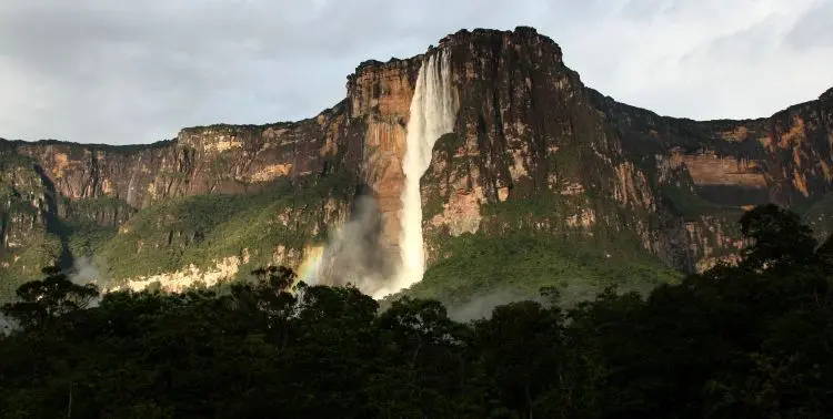 parque nacional de canaima problema con el turismo - Cuál es la importancia del Parque Nacional Canaima