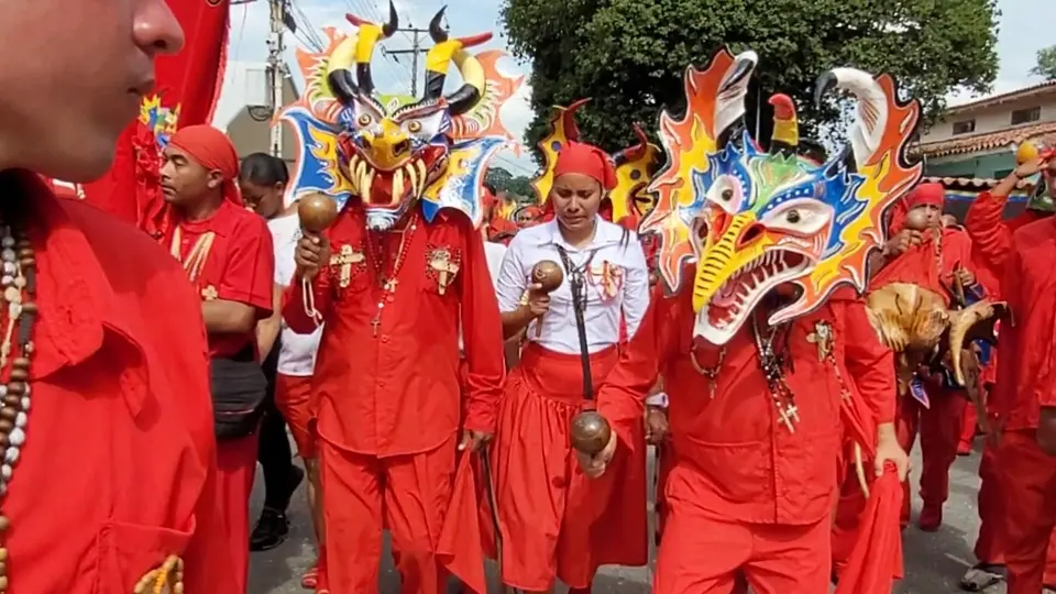<b>Diablos Danzantes de Yare y su Encanto para Niños: Una Tradición llena de Magia</b> - Cuál es la leyenda de los diablos de Yare diablos danzante de turismo y los niños - Cuál es la leyenda de los diablos de Yare