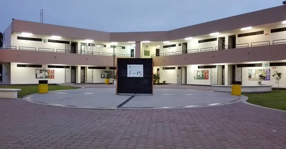 facultad de turismo uabc - Cuántas personas entran a UABC