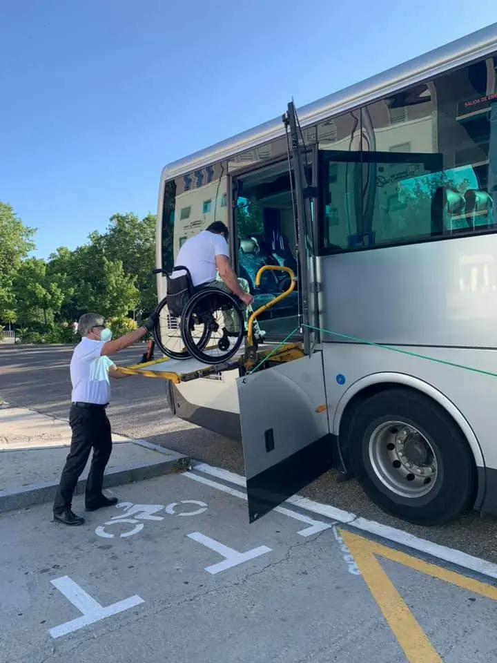Buses de Turismo para Personas con Sillas de Ruedas: Guía Completa - Cuánto cobran por llevar una silla de ruedas en el avión buses de turismo para personas con sillas de ruedas - Cuánto cobran por llevar una silla de ruedas en el avión