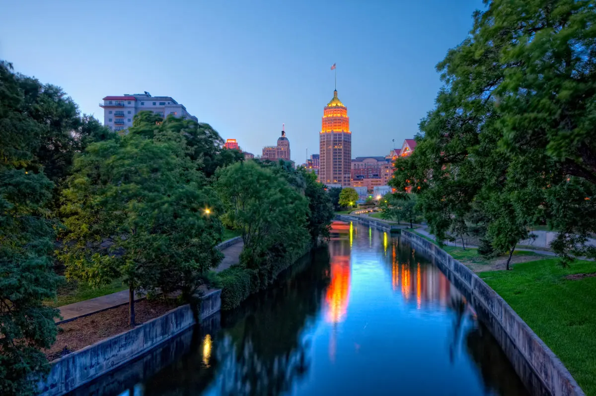 atencion cliente en el area turismo crucero en san antonio - Cuanto cuesta el paseo del rio en San Antonio
