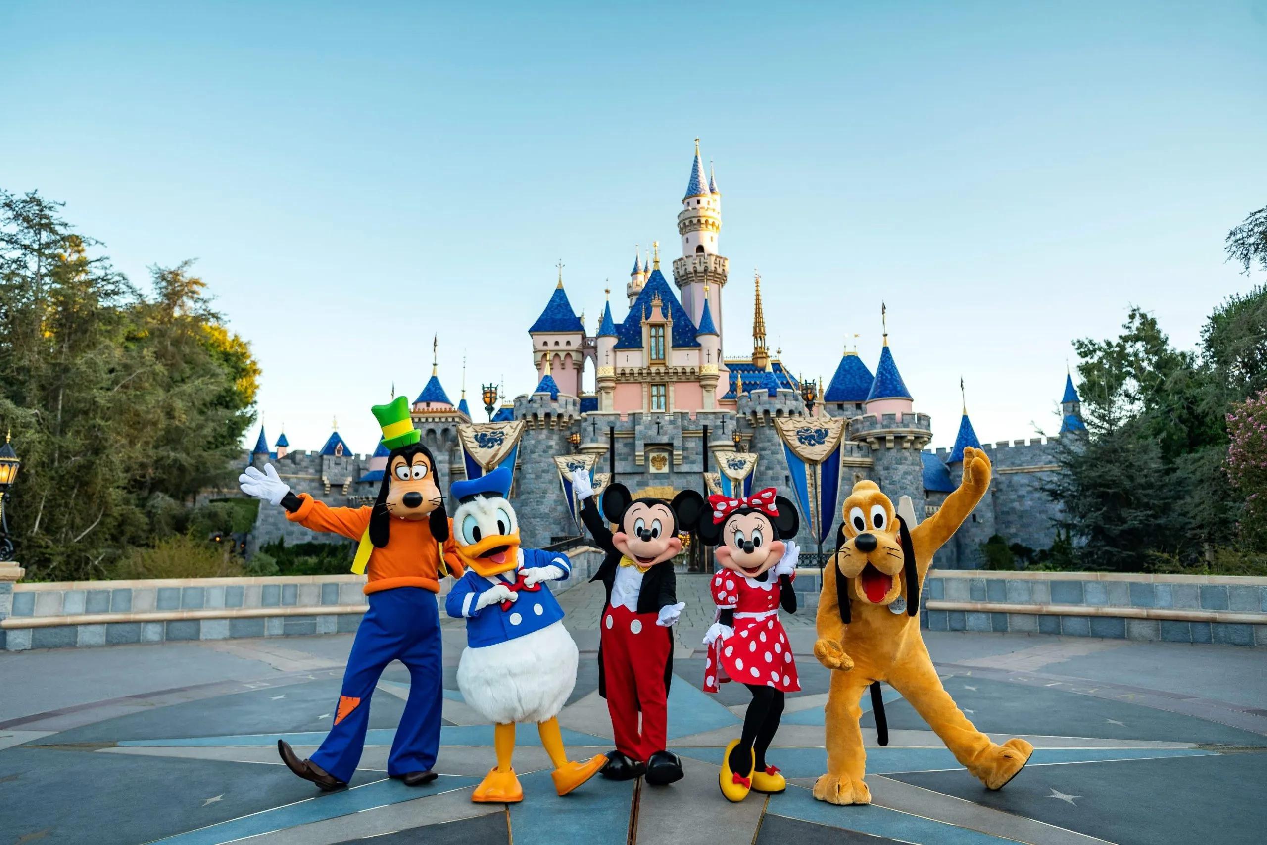 Cómo Disneyland Impulsa el Turismo: Un Análisis de su Impacto - Cuánto vale el VIP de Disney como disneyland ayuda al turismo - Cuánto vale el VIP de Disney