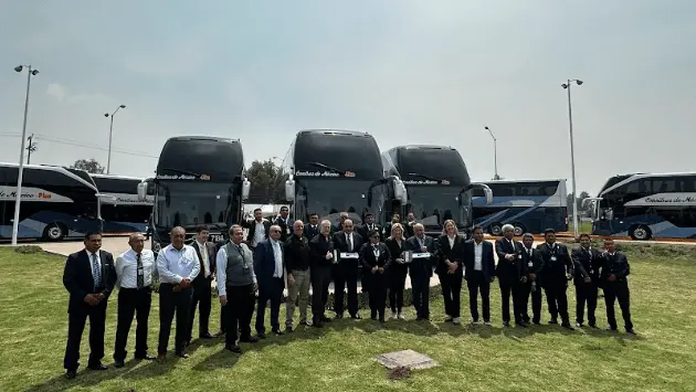 autobus turismo volvo - Cuántos asientos tiene un Volvo 9800
