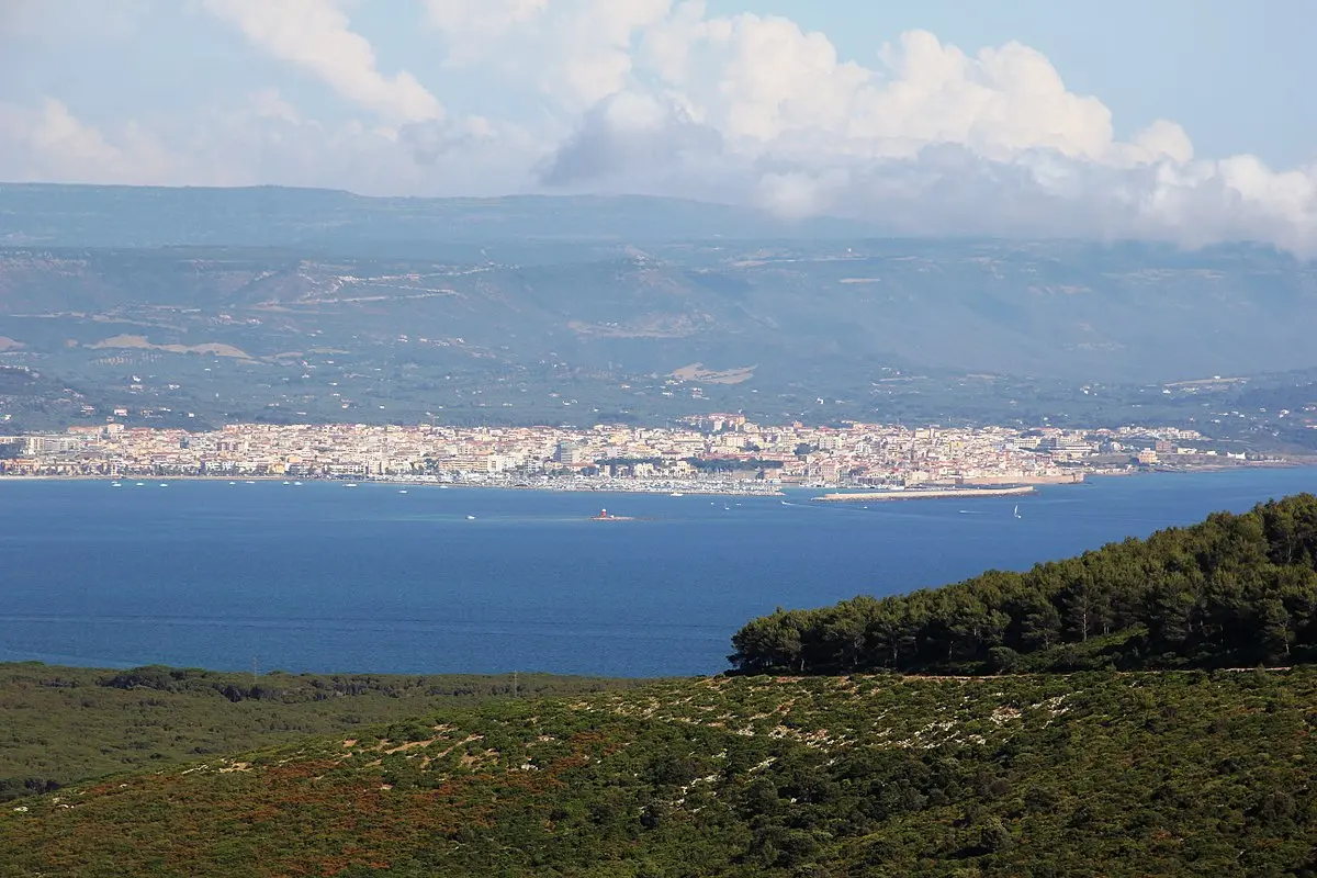 oficina de turismo de alghero - Cuántos habitantes tiene Alghero