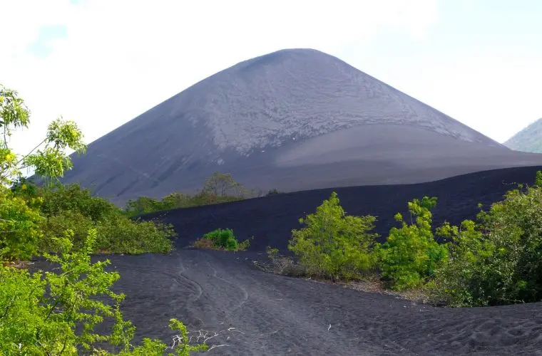 turismo volcanico en nicaragua - Cuántos volcanes activos hay en Nicaragua en 2024