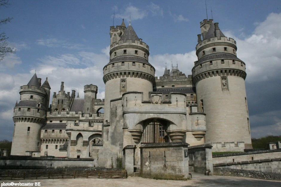 <b>Castillo de Camelot: Turismo en el Reino de Arturo</b> - Dónde está el castillo de Merlin castillo de camelot turismo - Dónde está el castillo de Merlin
