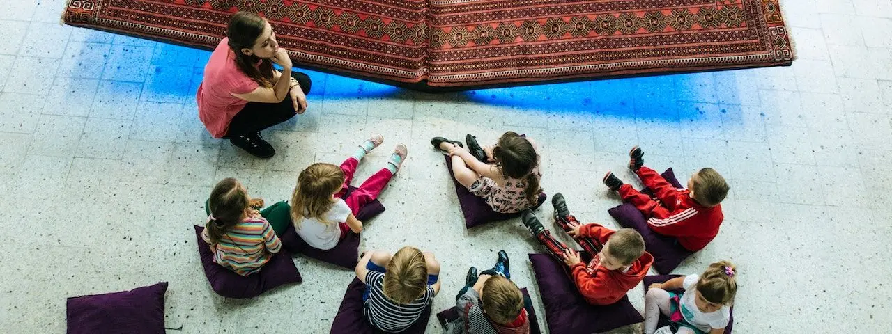 book about turism to tecah english - How to teach English for foreigners kids