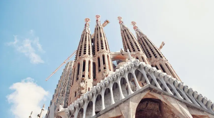 Aspectos Positivos del Turismo en Barcelona: Un Impulso Económico y Social - Por qué Barcelona es tan turística aspectos positivos del turismo en barcelona - Por qué Barcelona es tan turística