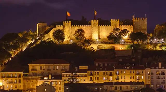 castillo de san jorge turismo - Por qué es famoso el Castelo de S. Jorge