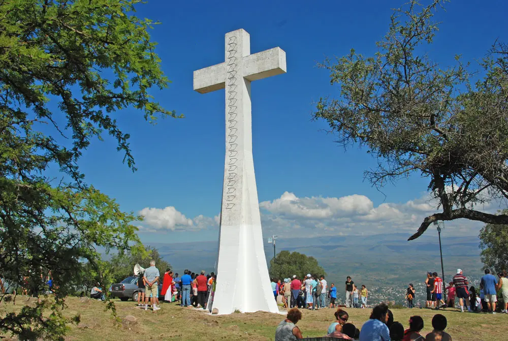 cerro la cruz turismo - Por qué es famoso el Cerro de la Cruz