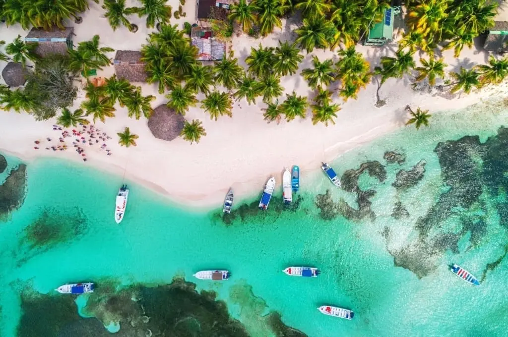 forma de turismo isla catalinita - Qué es mejor, Isla Saona o Isla Catalina