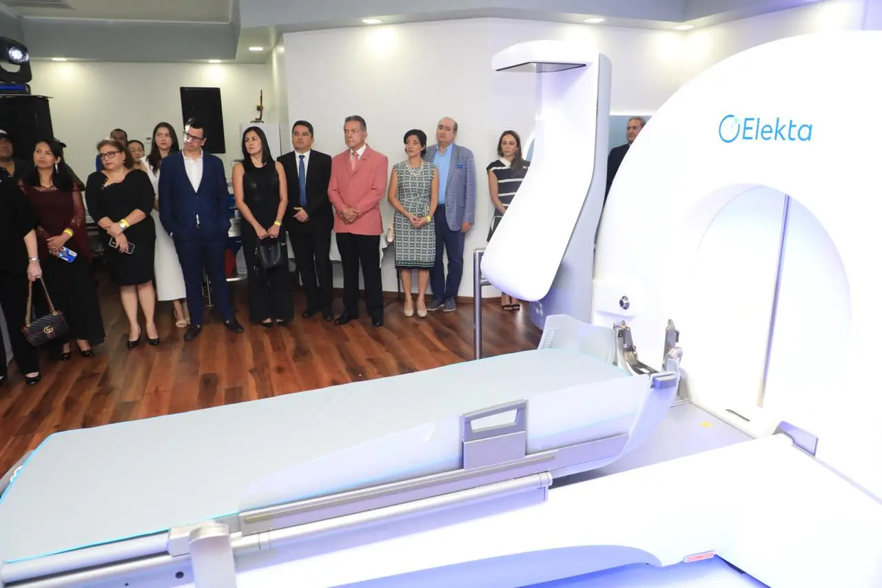 noticia sobre turismo medico recientes en el salvador - Qué fecha es el día del médico en El Salvador
