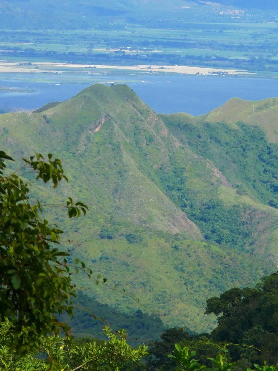 economia y turismo de la cordillera de la costa - Qué importancia geoeconómica tiene la Cordillera de la Costa en Venezuela