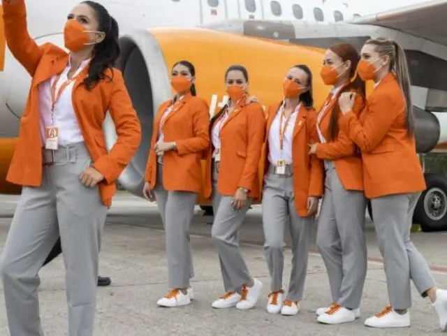 Aeromozas y Turismo: Una Carrera en las Alturas - Qué necesito para ser aeromoza aeromozas turismo - Qué necesito para ser aeromoza