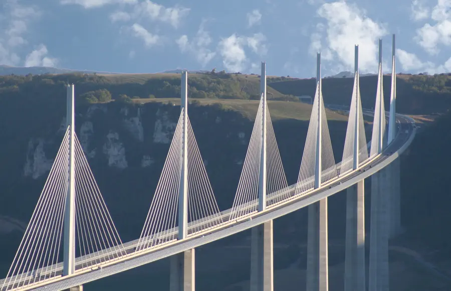 Viaducto de Millau: Un Gigante de Ingeniería y Atractivo Turístico de Millau - Qué río de Francia cruza el viaducto de Millau millau turismo - Qué río de Francia cruza el viaducto de Millau