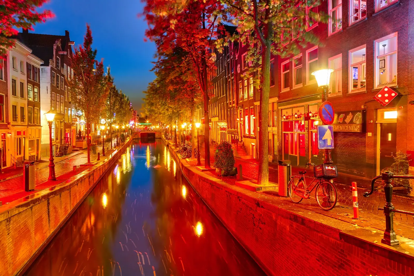 <b>Barrio Rojo</b>: Turismo, Historia y Controversias - Qué se ve en el Barrio Rojo de Ámsterdam barrio rojo turismo - Qué se ve en el Barrio Rojo de Ámsterdam