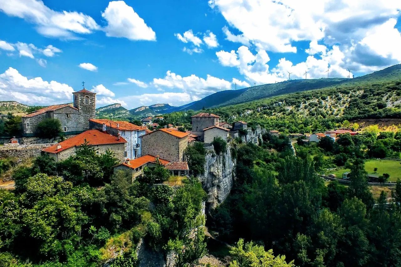 Orbaneja del Castillo: La Joya Escondida de Burgos - Qué ver en la zona de Orbaneja del Castillo turismo orbaneja del castillo - Qué ver en la zona de Orbaneja del Castillo