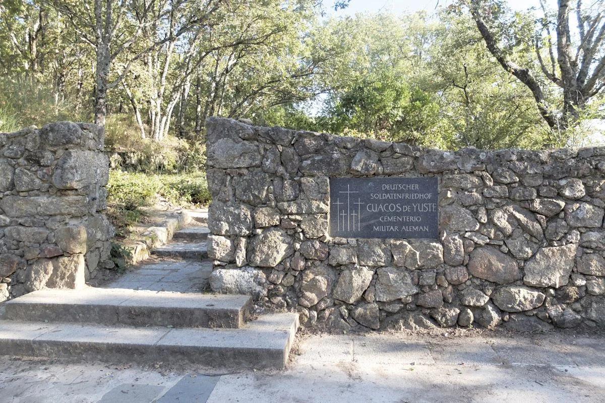 Cuacos de Yuste: Turismo y el Cementerio Militar Alemán - Quién está enterrado en Cuacos de Yuste cuacos de yuste turismo - Quién está enterrado en Cuacos de Yuste