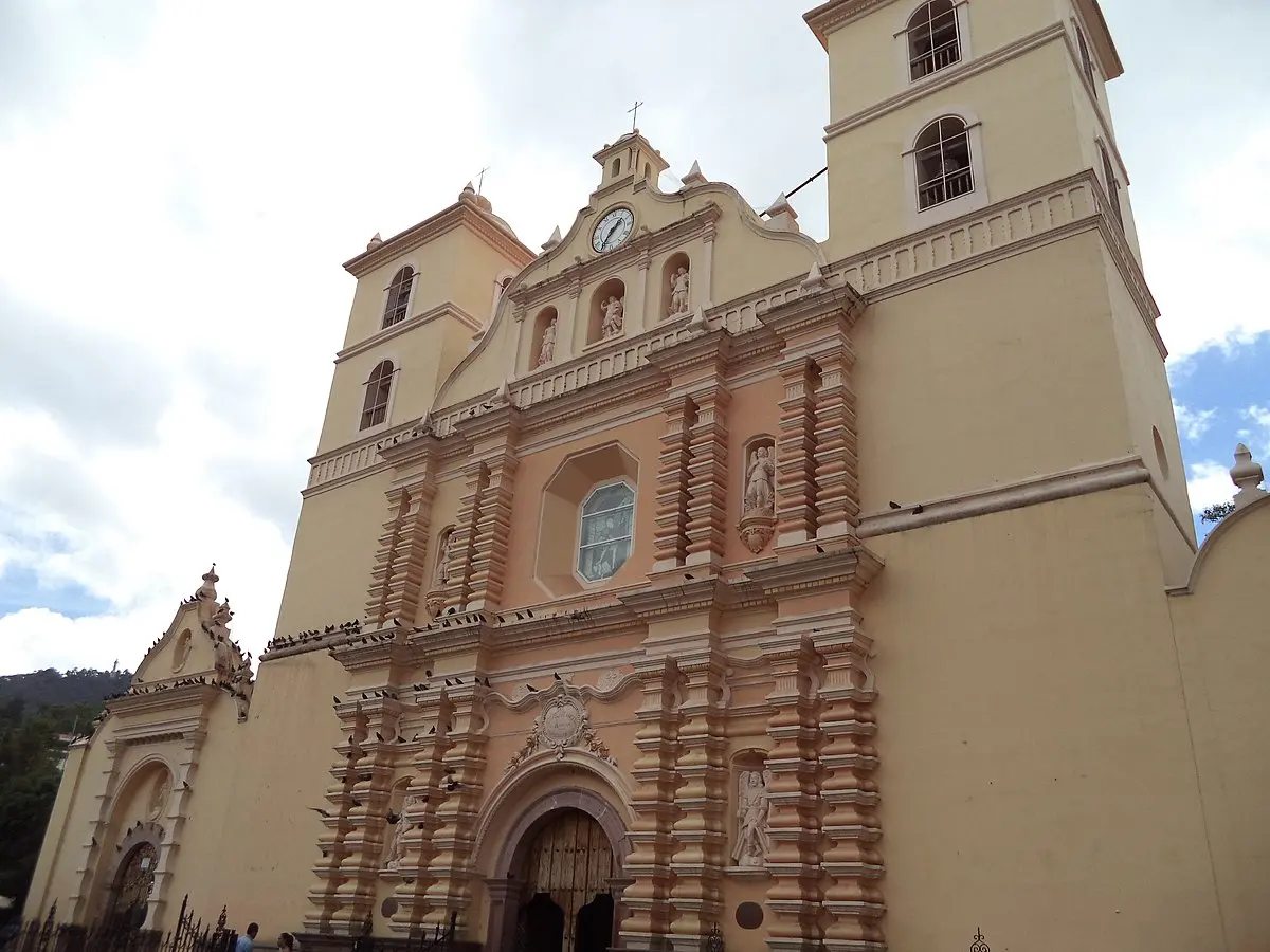 Catedral de Tegucigalpa: Historia, Arquitectura y Turismo en Honduras - Quién está enterrado en la catedral de Tegucigalpa catedral de honduras y turismo - Quién está enterrado en la catedral de Tegucigalpa