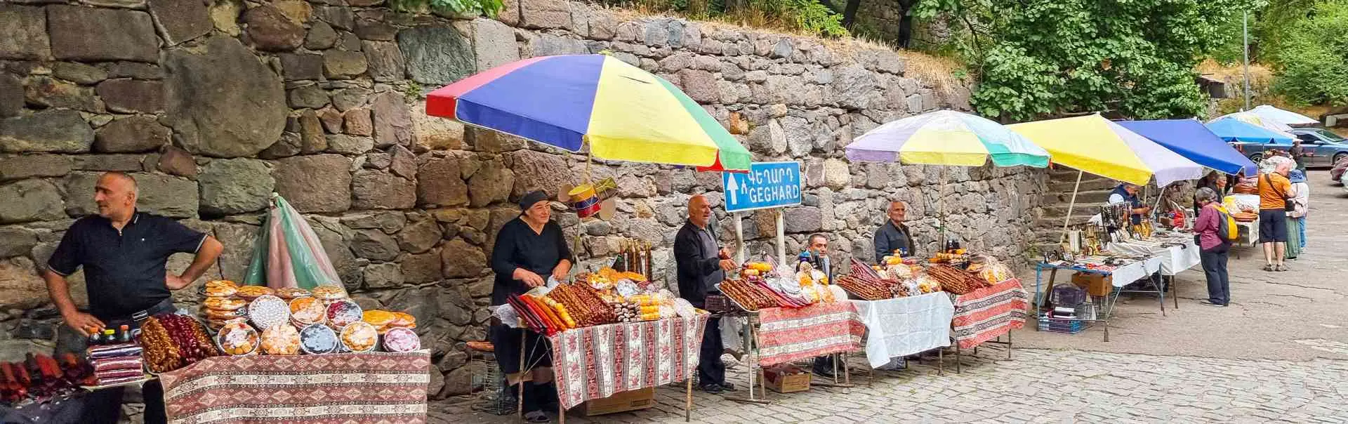 advantages and disadvantages of turism - What are the positives of tourism
