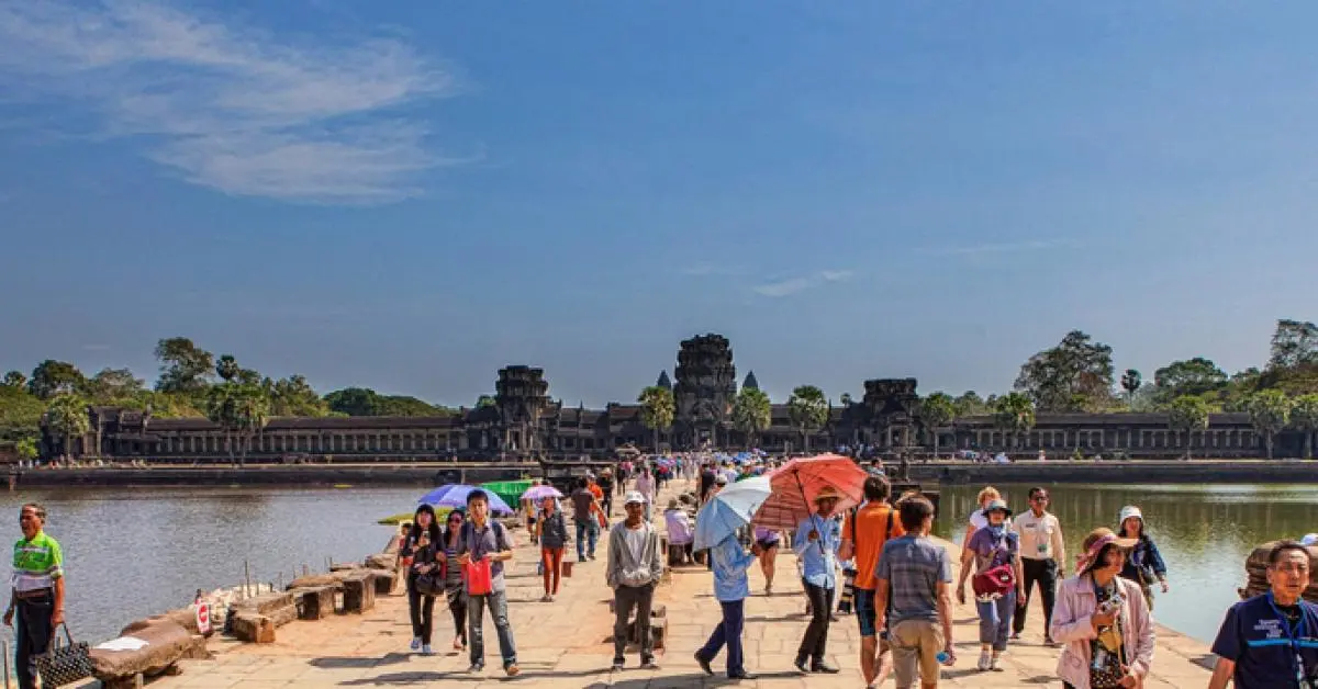 angkor wat turism - What are the tourism issues in Angkor Wat